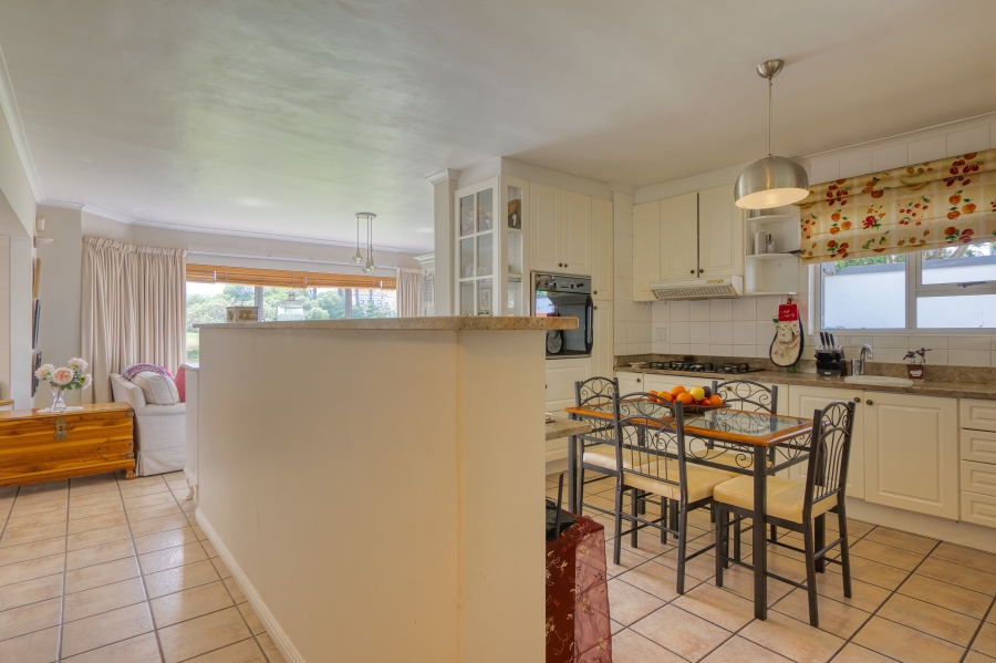 To Let 6 Bedroom Property for Rent in Greenways Golf Estate Western Cape